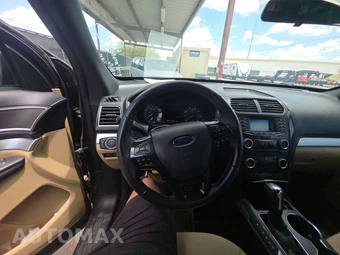 2017 Ford Explorer XLT - miniatura 11