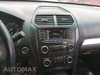 2017 Ford Explorer XLT - miniatura 10