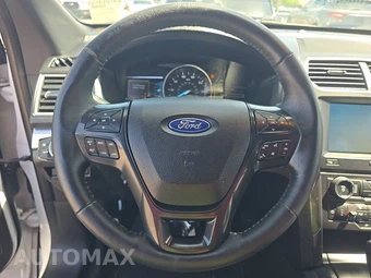 2017 Ford Explorer XLT – miniatura 10
