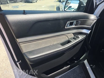 2017 Ford Explorer XLT – miniatura 9