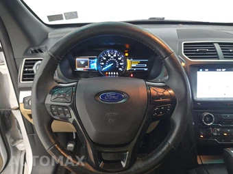 2017 Ford Explorer XLT - miniatura 10