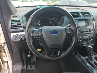 2017 Ford Explorer XLT - miniatura 10