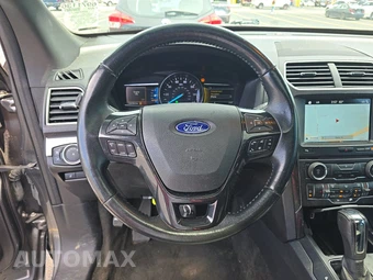 2017 Ford Explorer XLT - miniatura 10