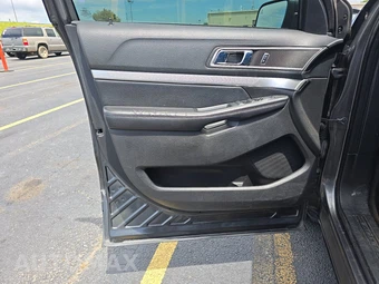 2017 Ford Explorer XLT - miniatura 9