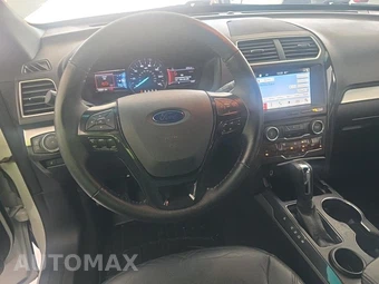 2017 Ford Explorer XLT - miniatura 8