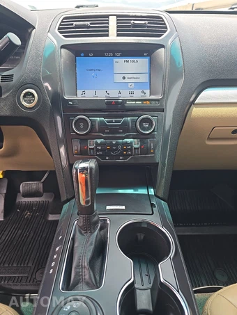 2017 Ford Explorer XLT - miniatura 11