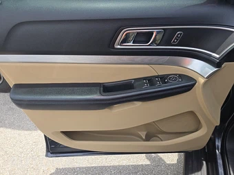 2017 Ford Explorer XLT - miniatura 9