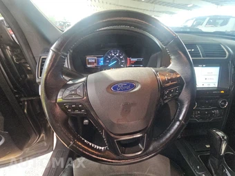 2017 Ford Explorer XLT – miniatura 10