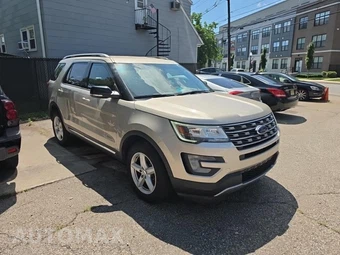 2017 Ford Explorer XLT – miniatura 3
