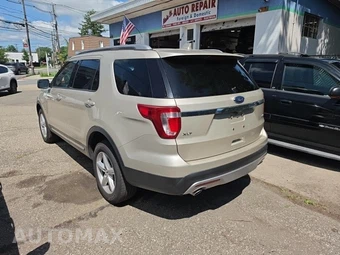 2017 Ford Explorer XLT – miniatura 6