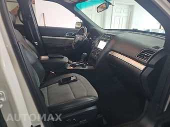 2017 Ford Explorer XLT - miniatura 8