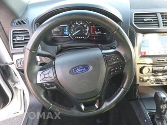 2017 Ford Explorer XLT - miniatura 10