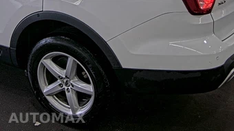 2017 Ford Explorer XLT – miniatura 10