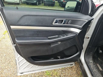 2017 Ford Explorer XLT - miniatura 9