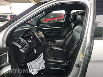 2017 Ford Explorer XLT – miniatura 7