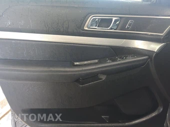 2017 Ford Explorer XLT - miniatura 9