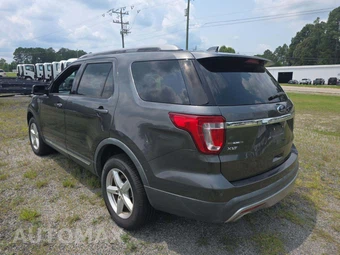 2017 Ford Explorer XLT – miniatura 2