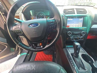 2017 Ford Explorer XLT - miniatura 10