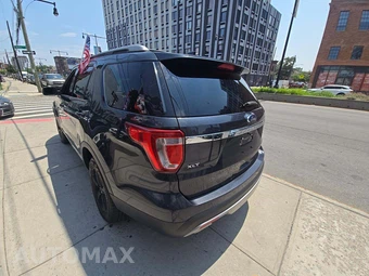 2017 Ford Explorer XLT - miniatura 2
