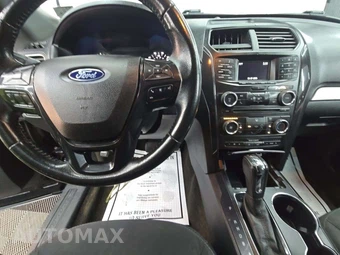 2017 Ford Explorer XLT - miniatura 10