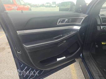 2017 Ford Explorer XLT - miniatura 9