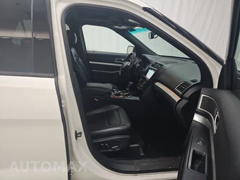 2017 Ford Explorer XLT – miniatura 8