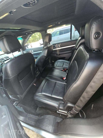 2017 Ford Explorer XLT – miniatura 13