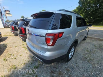 2017 Ford Explorer XLT – miniatura 3