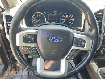 2017 Ford F-150 Lariat Crew Cab Medium Bed - miniatura 10