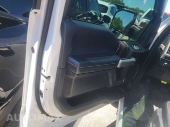 2017 Ford F-150 Lariat Crew Cab Medium Bed - miniatura 9