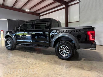 2017 Ford F-150 Raptor Crew Cab Short Bed - miniatura 4