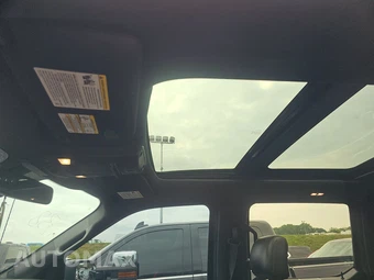 2017 Ford F-150 Raptor Crew Cab Short Bed - miniatura 17
