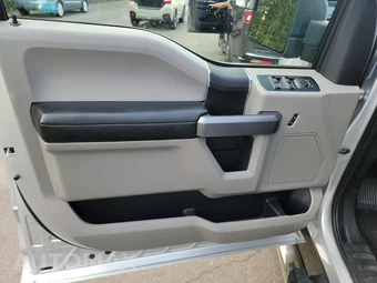 2017 Ford F-150 XLT Crew Cab Medium Bed - miniatura 9