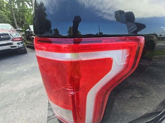 2017 Ford F-150 XLT Extended Cab Medium Bed w/Rear Doors - miniatura 24