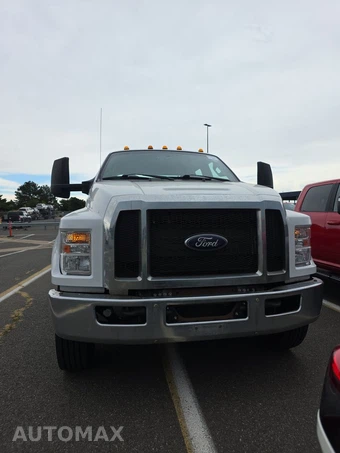 2017 Ford F-650 Base - miniatura 2