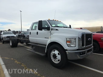 2017 Ford F-650 Base - miniatura 3
