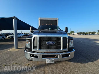2017 Ford F-650 Base - miniatura 2