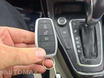 2017 Ford Focus Electric Hatchback – miniatura 8