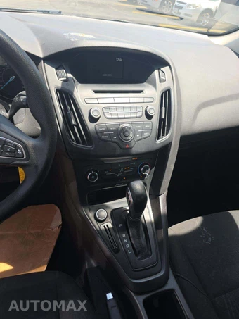 2017 Ford Focus S Sedan – miniatura 10