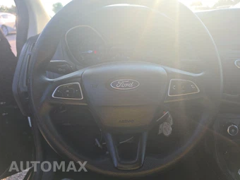 2017 Ford Focus S Sedan - miniatura 10