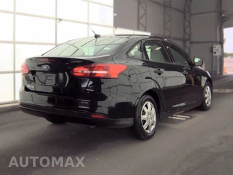 2017 Ford Focus S Sedan - miniatura 4