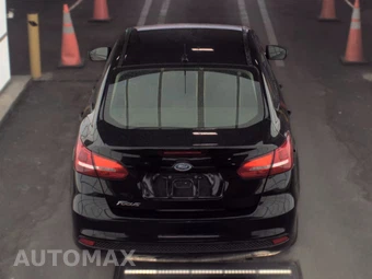 2017 Ford Focus S Sedan - miniatura 5