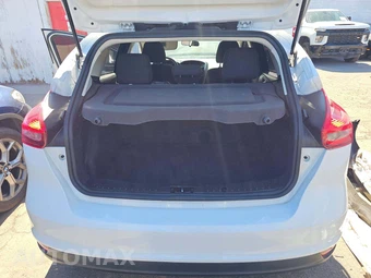 2017 Ford Focus SE Hatchback - miniatura 14