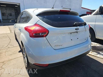 2017 Ford Focus SE Hatchback - miniatura 2