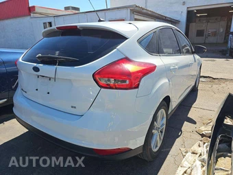 2017 Ford Focus SE Hatchback - miniatura 3