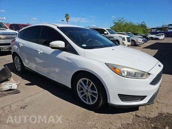 2017 Ford Focus SE Hatchback - miniatura 4