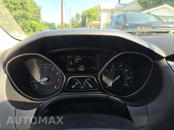 2017 Ford Focus SE Hatchback – miniatura 6