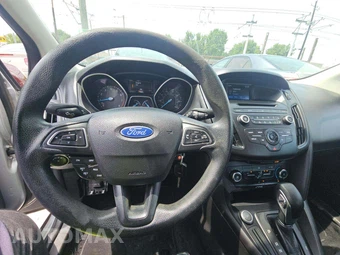 2017 Ford Focus SE Hatchback – miniatura 10