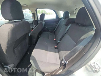 2017 Ford Focus SE Hatchback – miniatura 13