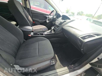 2017 Ford Focus SE Hatchback – miniatura 18